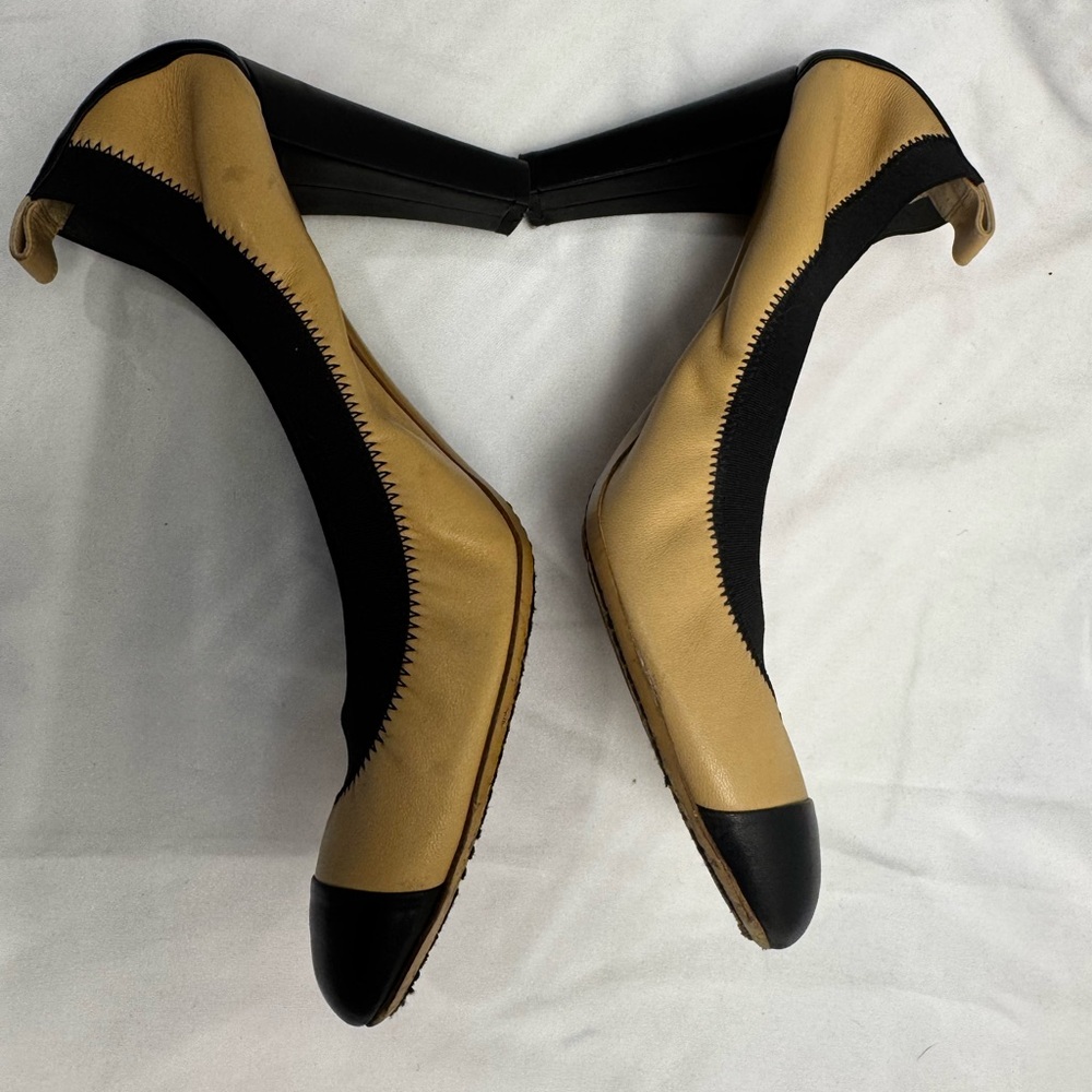 CHANEL Two-Tone Beige and Black Pumps 💯 Authentic guaranteed - Picture 3 of 9